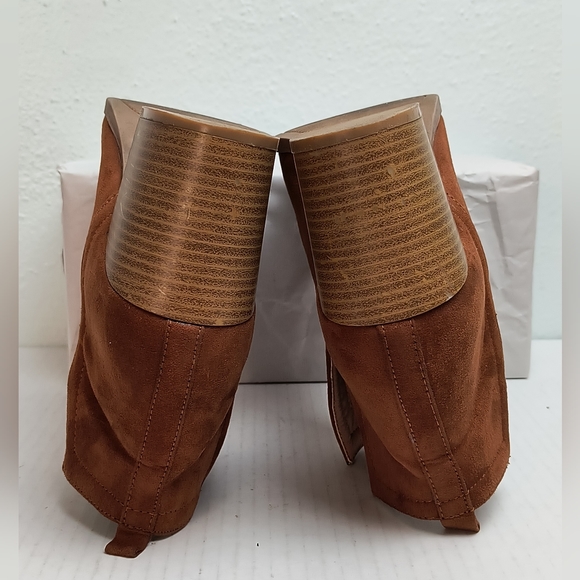 Day trip 7 Chelsea Ankle Booties Pointy Toe Cut Out Chestnut Block Heel Suede - Picture 3 of 12